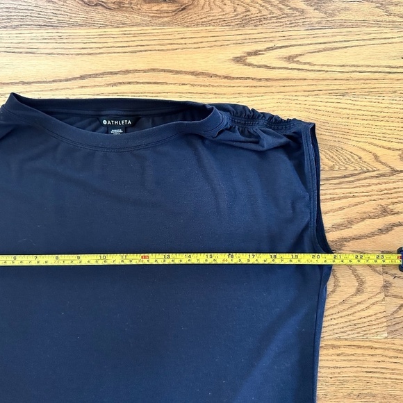 Athleta Women's Outbound Cap Sleeve Cinched Shoulder Tshirt in Black (Size XS) - Picture 2 of 5